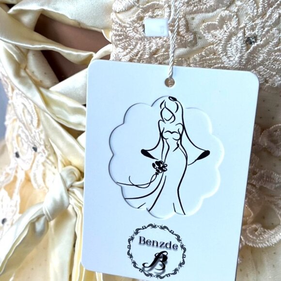 Ivory & Cream Lace & Tulle Short Dress With Rhinestone Accents Size 8 Elegant NW - Picture 6 of 13